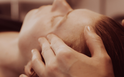 Pratiquer le massage du visage Kobido à la maison : Guide complet et conseils essentiels